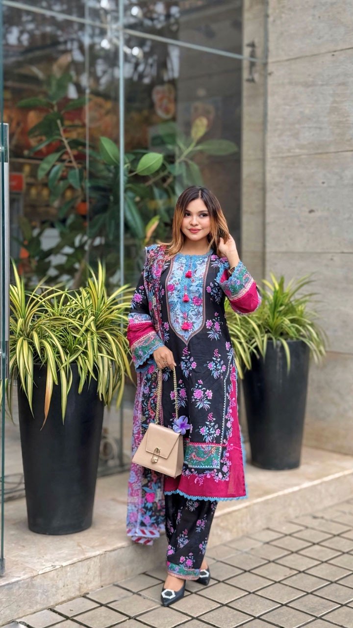 New Premium Zom Zom Lawn Three Piece With Print Salwar